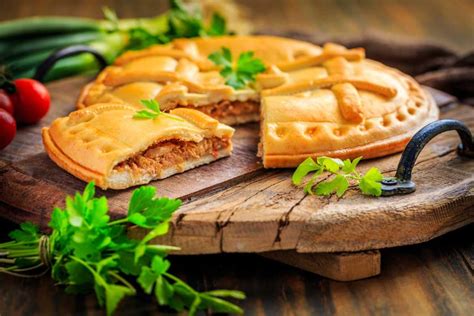  Empanada Gallega! A Savory Pastry Journey through Galicia's Flavorful Heritage