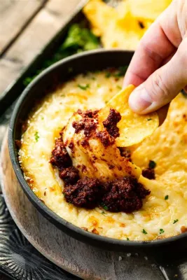  Spicy Chorizo Queso Fundido:  Bir Lezzet Şöleni ve Peynirli Bir Macera!